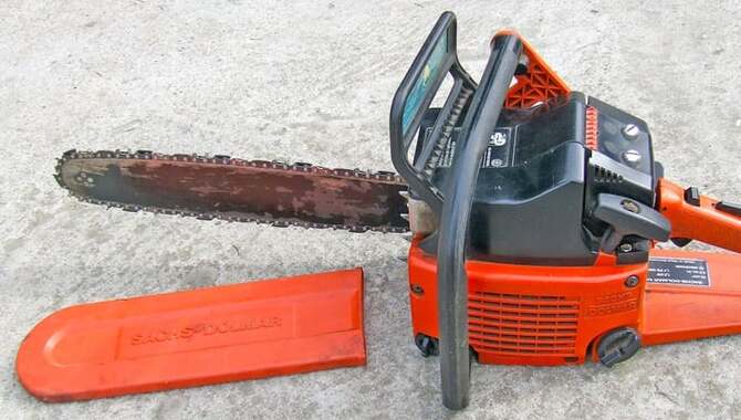 Lubricate Your Chainsaw Chain With Some Oil
