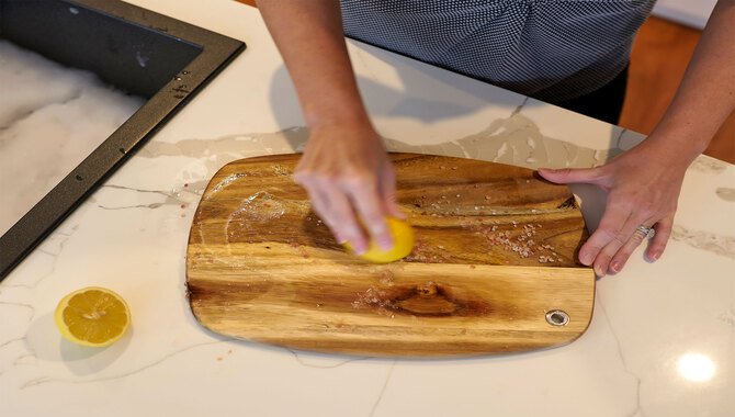 Rinse And Dry Off Your Cutting Board