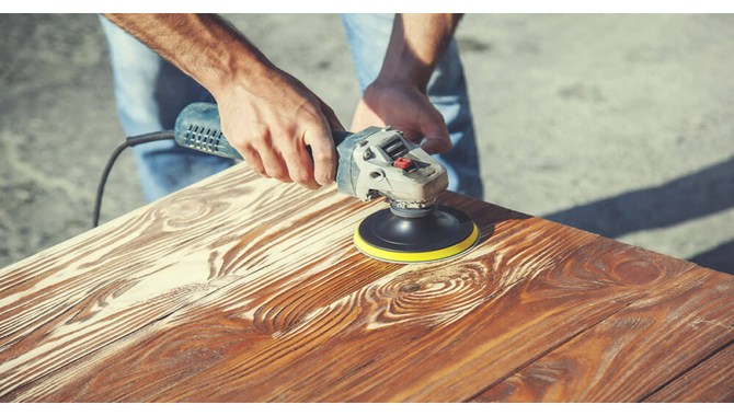 How Do You Hold The Sander When Sanding Wood With An Air Compressor