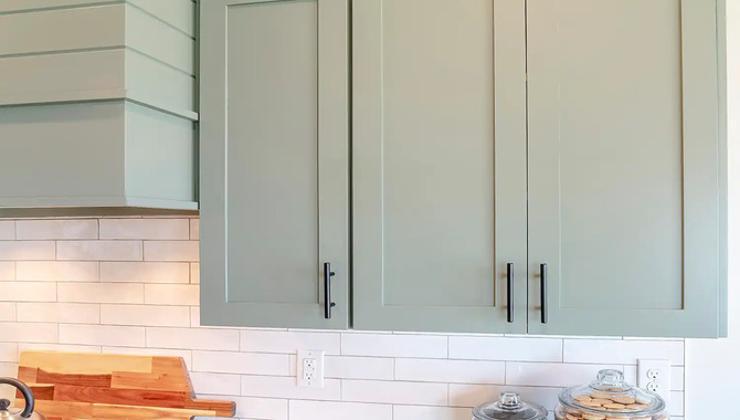 What Are The Steps For Replacing Cabinet Hardware