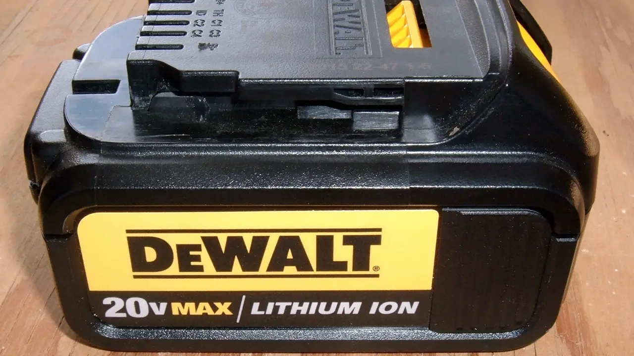 6 Common Reason Of Dewalt Battery Won't Charge Past 2 Bars & Solution