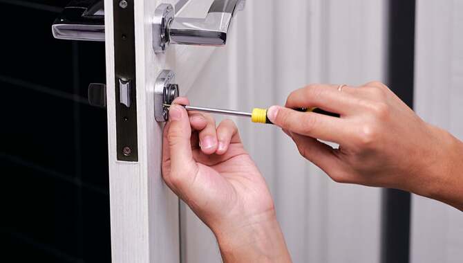 7 Easy Steps On How To Replace A Doorknob