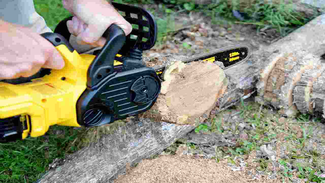 How Good Is The Dewalt Battery Chainsaw