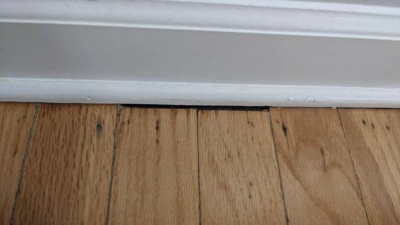 Sanding Down The Gap Between The Baseboard And Floor