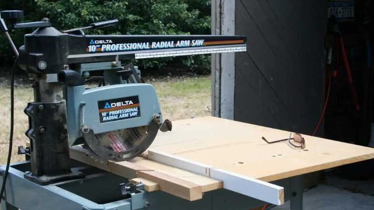 How Does A Radial Arm Saw Work