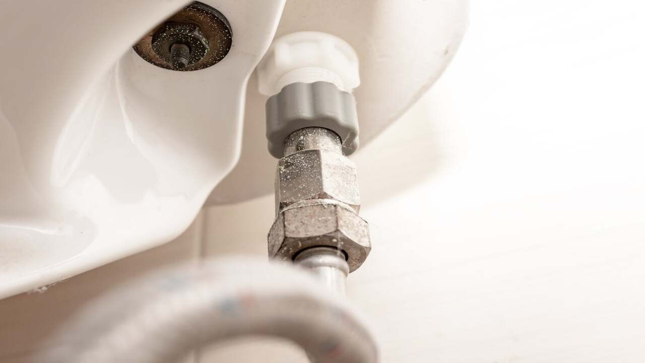 How To Identify A Faulty Toilet Water Supply Line