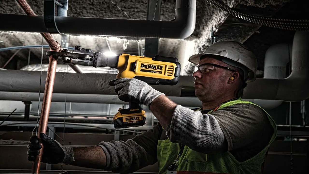 How To Operate The DCE210 Dewalt