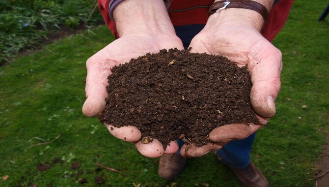 Layering Your Composting Materials With Wood Chips