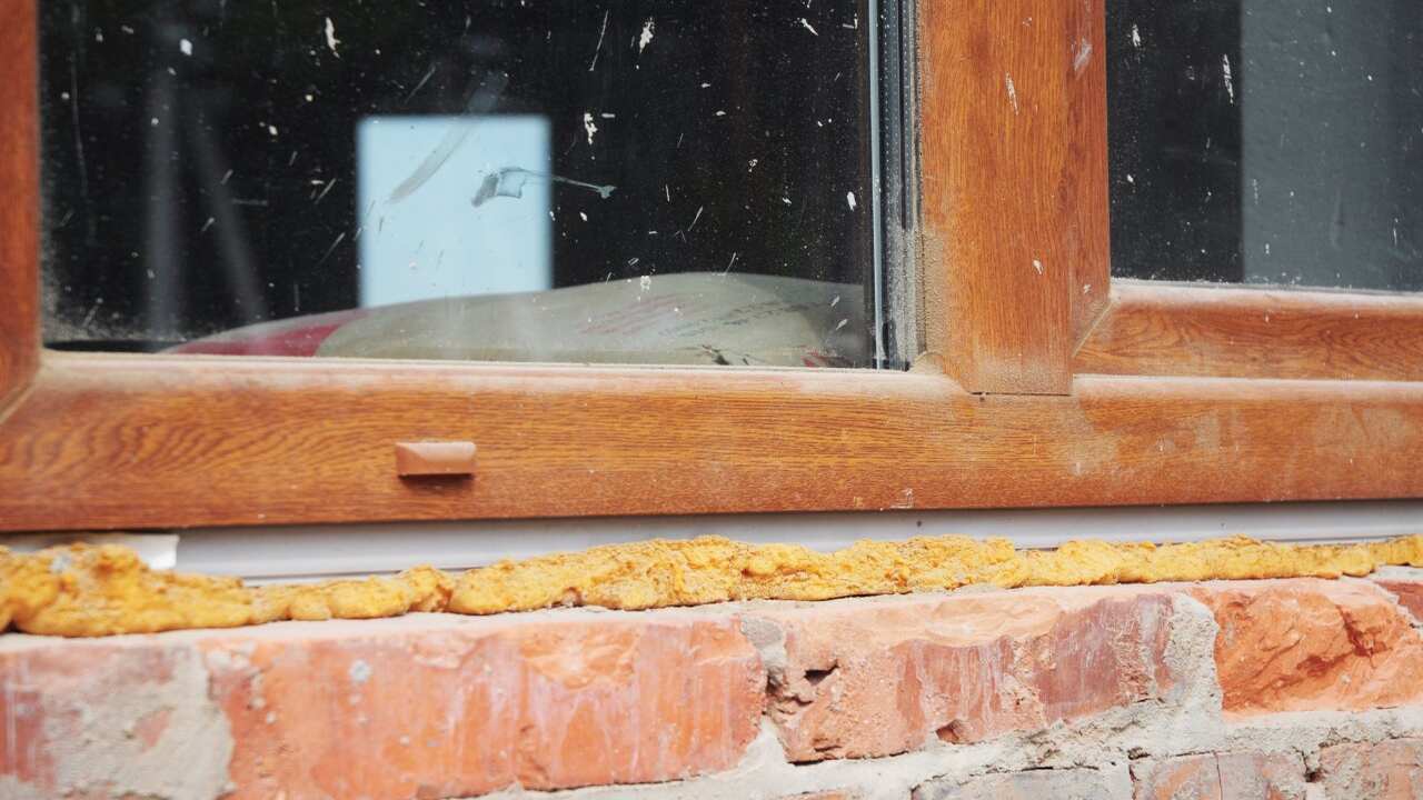 How To Remove Caulk Windows Outside On Brick - 10 Simple Methods