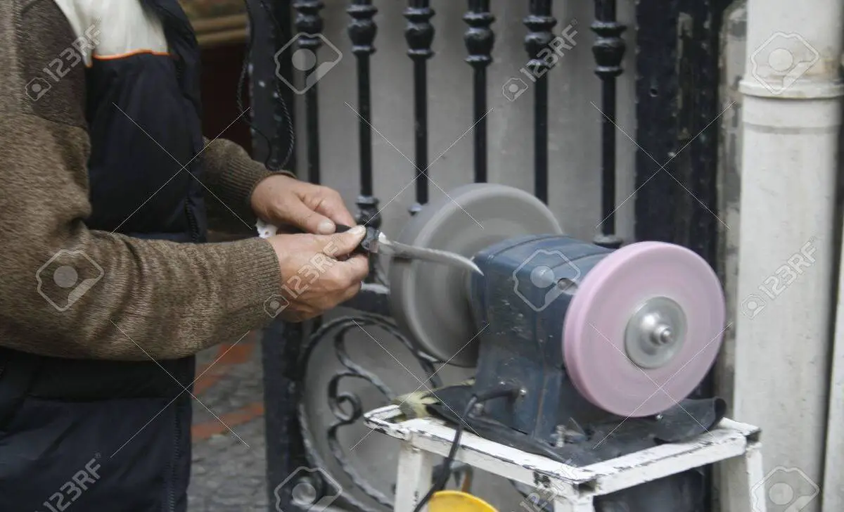 Using A Sharpening Machine